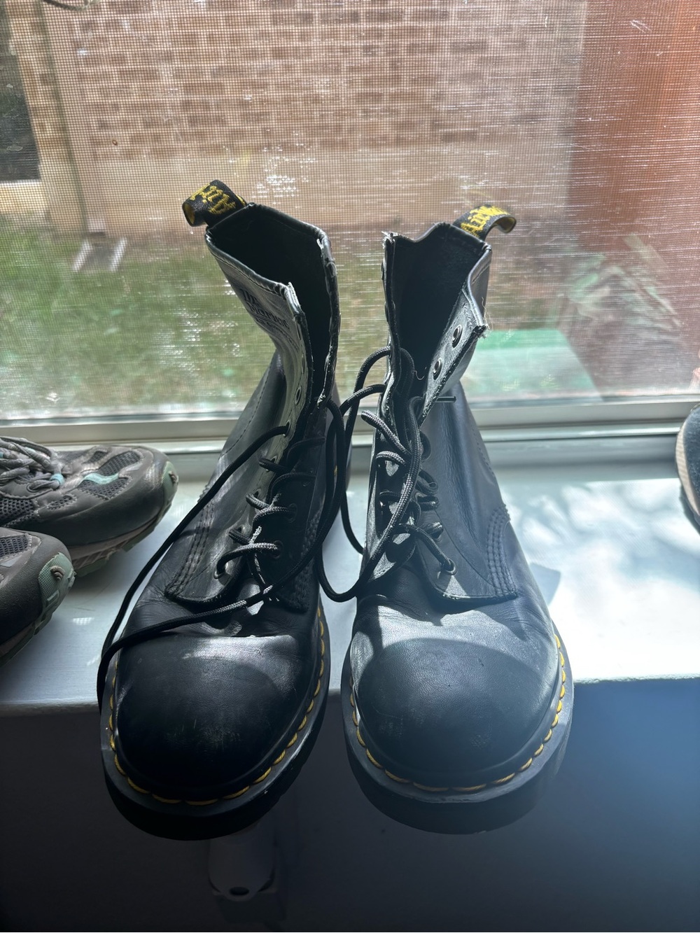 DR. MARTINS Black Leather Lace-Up Combat Boots with Yellow Stitching Womens